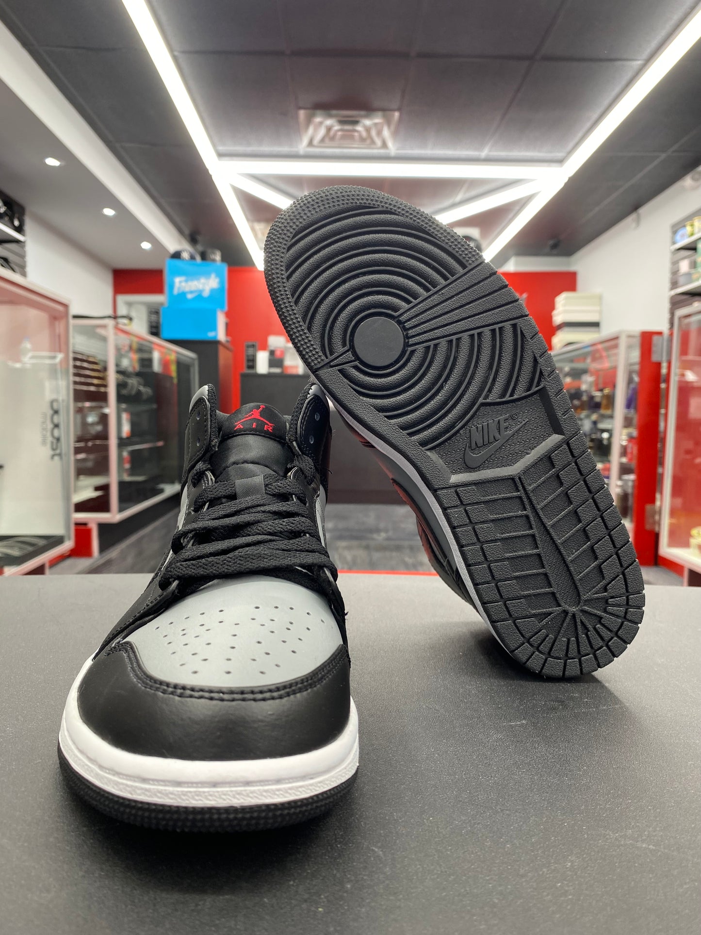 Air Jordan 1 Mid “Shadow Red”