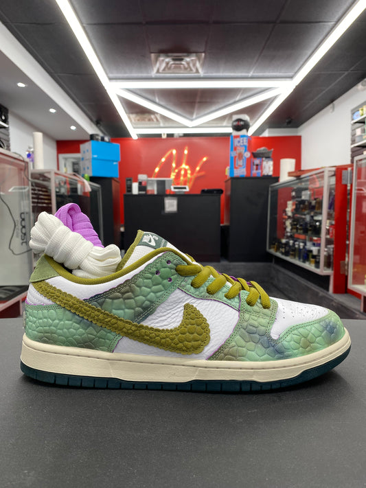 Nike SB Dunk Low “Alexis Sablone Chameleon”